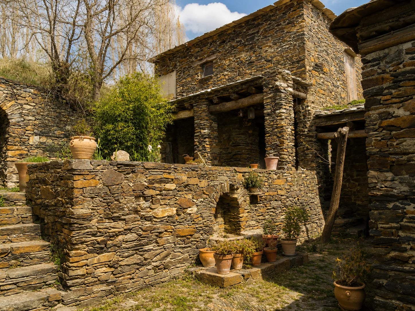 Substantial Cortijo, 3 Small Cortijos, Large Workshop