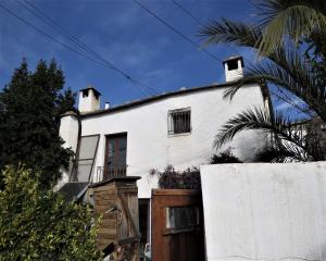 3831, Traditional Town House with Land