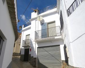 3909, Fantastic Large Townhouse in a Peaceful Village